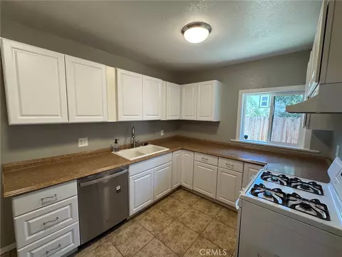 Kitchen - 229 W D, Tehachapi, CA 93561 photo 1 of 4