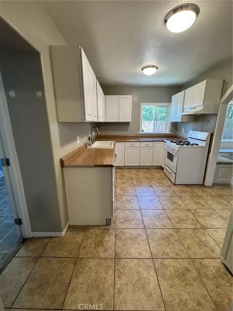 Kitchen - 229 W D, Tehachapi, CA 93561 photo 2 of 4