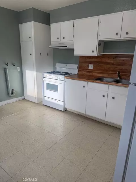 Kitchen - 229 W D, Tehachapi, CA 93561 photo 4 of 4