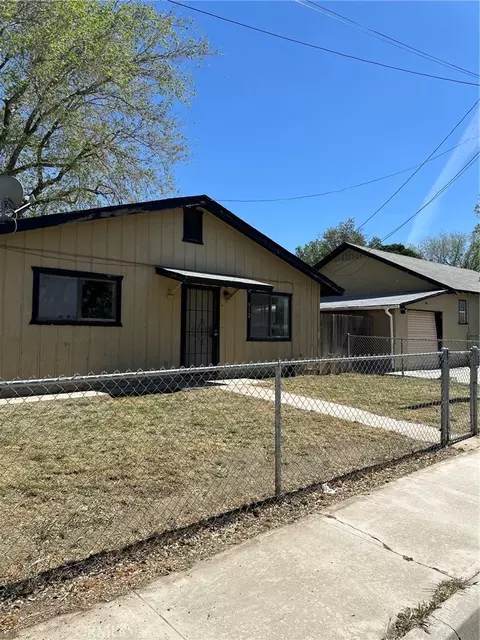 Exterior - 229 W D, Tehachapi, CA 93561 photo 1 of 11
