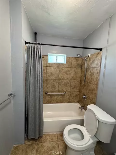 Bath - 229 W D, Tehachapi, CA 93561 photo 2 of 3