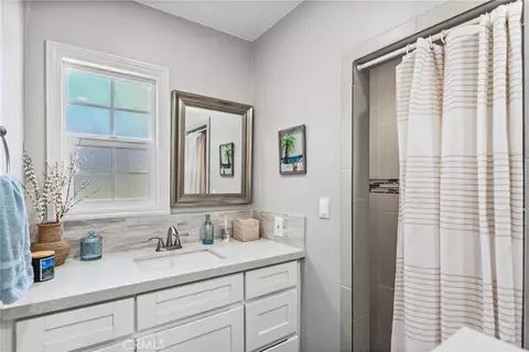 Bath - 220 Capistrano Ave, Pismo Beach, CA 93449 photo 2 of 2
