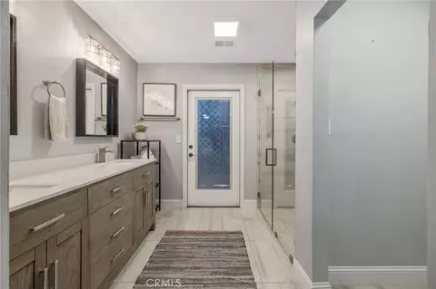 Bath - 2632 E Paradise, Visalia, CA 93292 photo 2 of 3