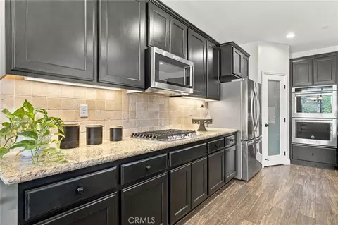 Kitchen - 14524 Blue Strm, Bakersfield, CA 93314 photo 4 of 6