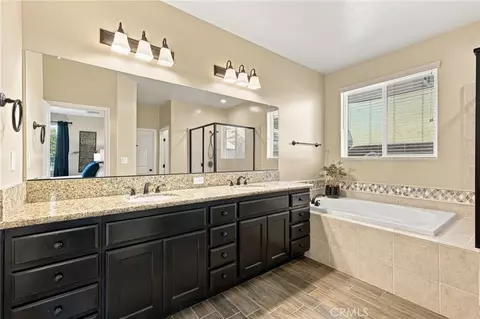 Bath - 14524 Blue Strm, Bakersfield, CA 93314 photo 1 of 5