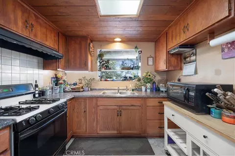 Kitchen - 666 Moss Ln, Nipomo, CA 93444 photo 2 of 2