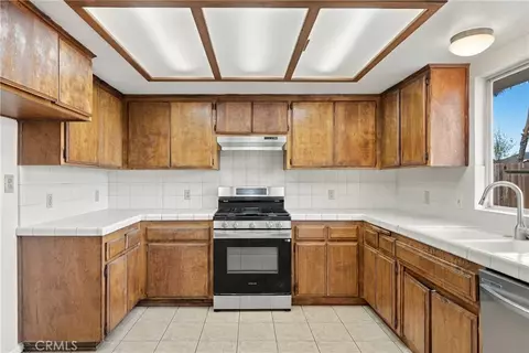 Kitchen - 515 Higos Way, Nipomo, CA 93444 photo 3 of 4