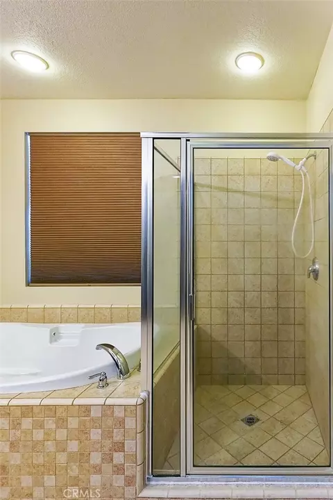 Bath - 42545 Tango Ct, Indio, CA 92203 photo 2 of 6