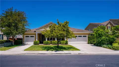 Exterior - 17076 First Lgt, Riverside, CA 92503 photo 3 of 13