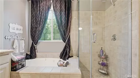 Bath - 17076 First Lgt, Riverside, CA 92503 photo 3 of 4