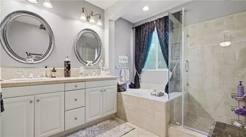 Bath - 17076 First Lgt, Riverside, CA 92503 photo 1 of 4