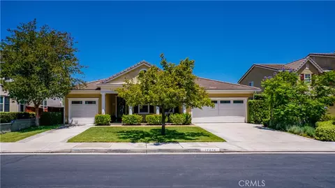 Exterior - 17076 First Lgt, Riverside, CA 92503 photo 2 of 12