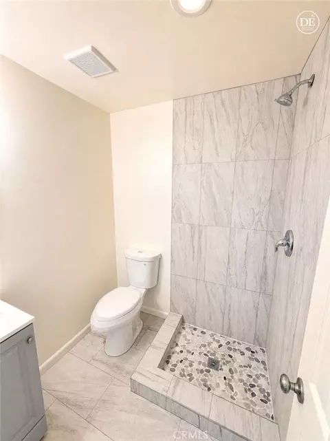 Bath - 1375 Naranca Ave, El Cajon, CA 92021 photo 1 of 1