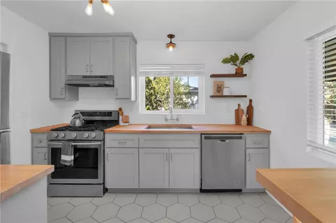 Kitchen - 101 E 35th, Long Beach, CA 90807 photo 1 of 4