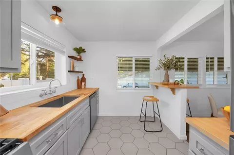 Kitchen - 101 E 35th, Long Beach, CA 90807 photo 4 of 4
