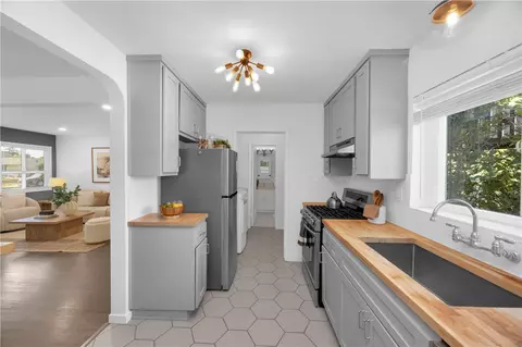 Kitchen - 101 E 35th, Long Beach, CA 90807 photo 2 of 4