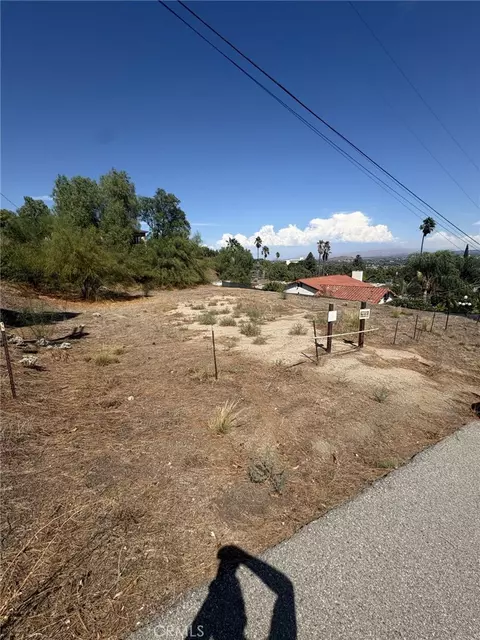 12115 Knoefler Dr, Riverside, CA 92505 photo 2