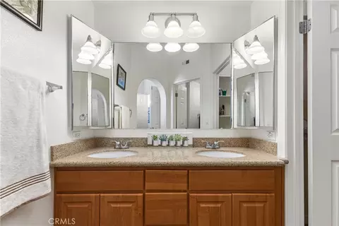 Bath - 2716 Lake Pointe Dr #226, Spring Valley, CA 91977 photo 1 of 4