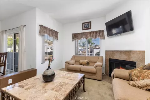 Living - 2716 Lake Pointe Dr #226, Spring Valley, CA 91977 photo 2 of 5