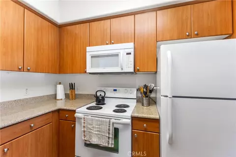Kitchen - 2716 Lake Pointe Dr #226, Spring Valley, CA 91977 photo 5 of 7