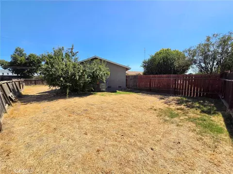 Exterior - 822 Walnut, Gustine, CA 95322 photo 3 of 6