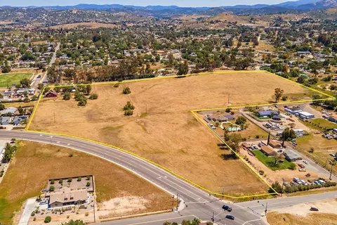 915 9th St, Ramona, CA 92065