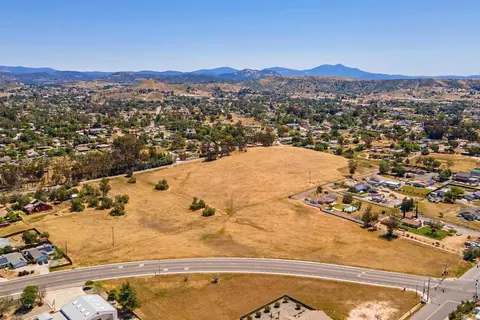 915 9th St, Ramona, CA 92065 photo 4