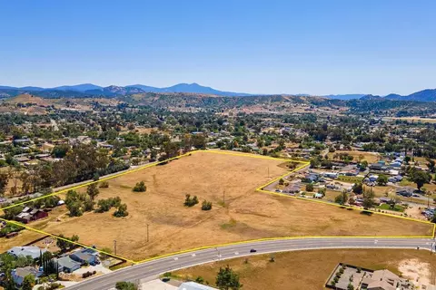 915 9th St, Ramona, CA 92065 photo 5