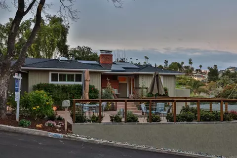 8880 Country Club Pl, Spring Valley, CA 91977