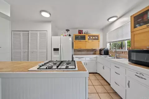 2833 Dusk Dr, San Diego, CA 92139