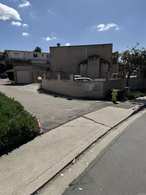 2011 Avenida De La Cruz, San Ysidro, CA 92173