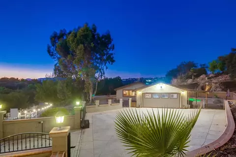 1355 Arnold Way, Alpine, CA 91901 photo 1
