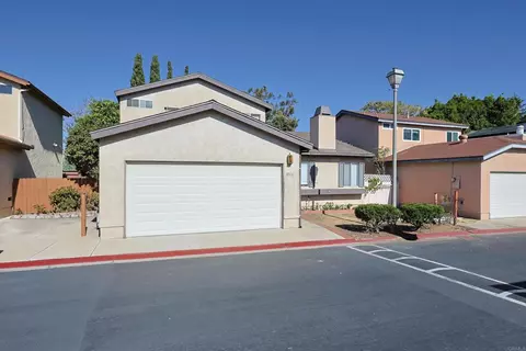 8516 Lake Bluffs Cir, Spring Valley, CA 91977