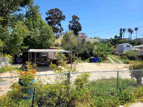 855 Winston Dr, San Diego, CA 92114