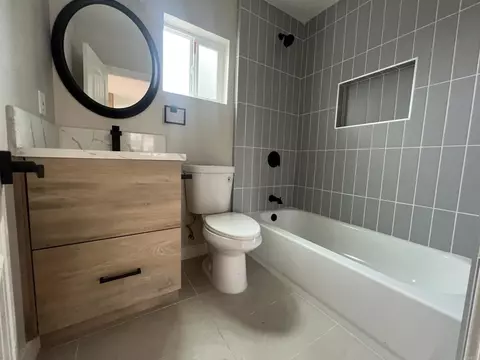 Bath - 1021 D St, Ramona, CA 92065 photo 1 of 3