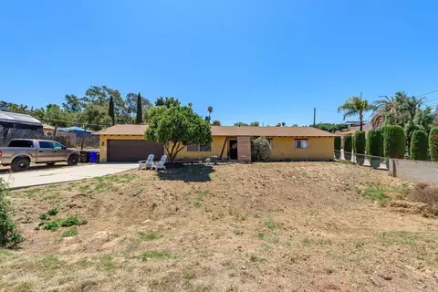 6743 Radio Dr, San Diego, CA 92114