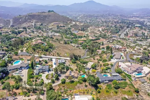 1050 Vista Sierra Dr, El Cajon, CA 92019
