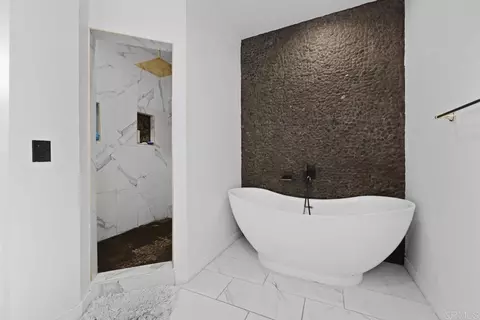 Bath - 12953 Carriage Rd, Poway, CA 92064 photo 4 of 5