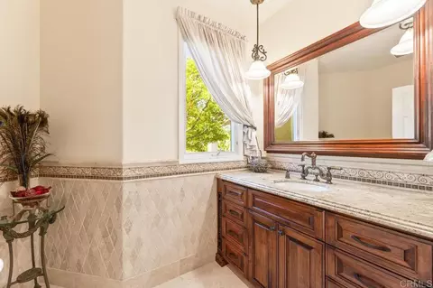 Bath - 14963 Huntington Gate Dr, Poway, CA 92064 photo 3 of 9