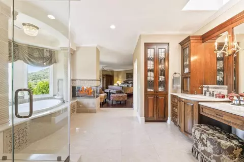 Bath - 14963 Huntington Gate Dr, Poway, CA 92064 photo 4 of 9