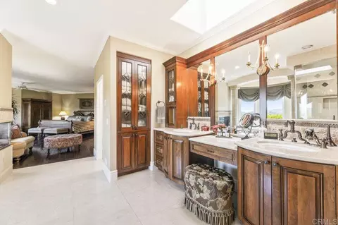 Bath - 14963 Huntington Gate Dr, Poway, CA 92064 photo 5 of 9