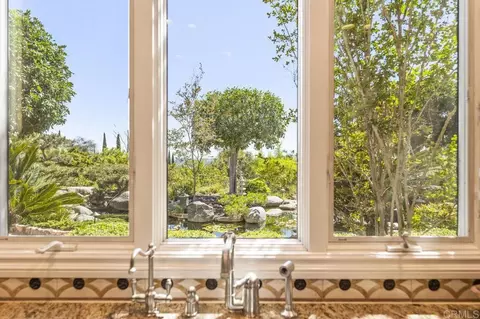 Kitchen - 14963 Huntington Gate Dr, Poway, CA 92064 photo 6 of 7