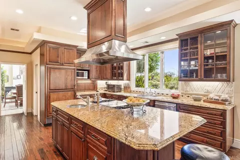 Kitchen - 14963 Huntington Gate Dr, Poway, CA 92064 photo 2 of 7