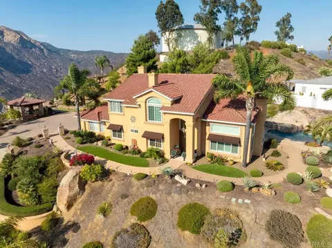 15718 Creek Hills Rd, El Cajon, CA 92021