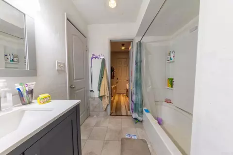 Bath - 1109 E Lexington, El Cajon, CA 92019 photo 3 of 6