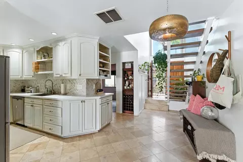 4252 Loma Riviera Ln, San Diego, CA 92110