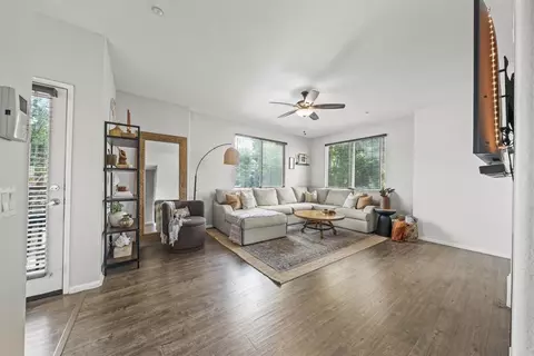 300 Tesoro Gln #101, Escondido, CA 92025