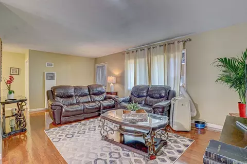 524 Parkbrook St, Spring Valley, CA 91977