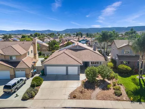 24099 Chatenay Ln, Murrieta, CA 92562