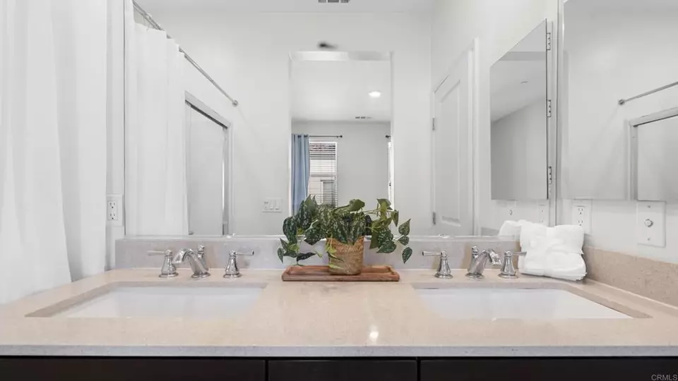 Bath - 1270 Paseo Seabreeze #26, San Diego, CA 92154 photo 2 of 3